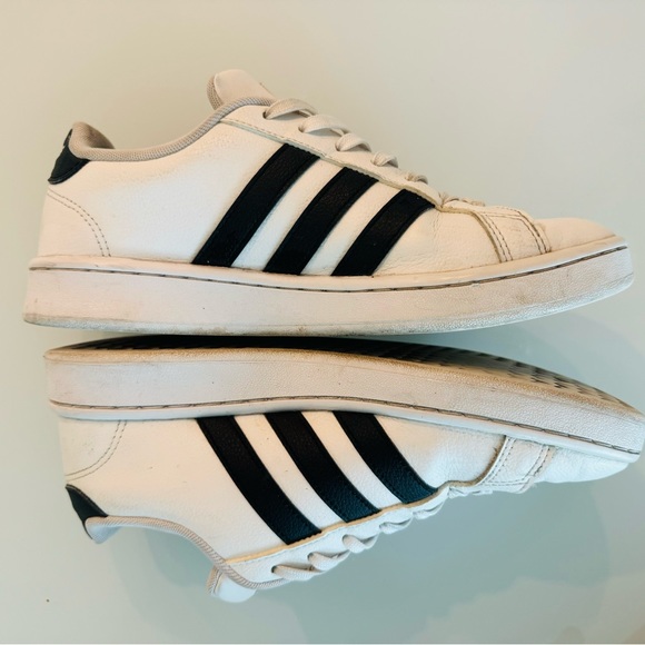 Adidas women’s 8.5 - Picture 5 of 8